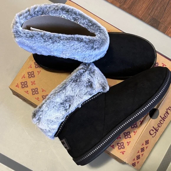 Skechers Women's Black and Gray Faux Fur Boots - Picture 4 of 6